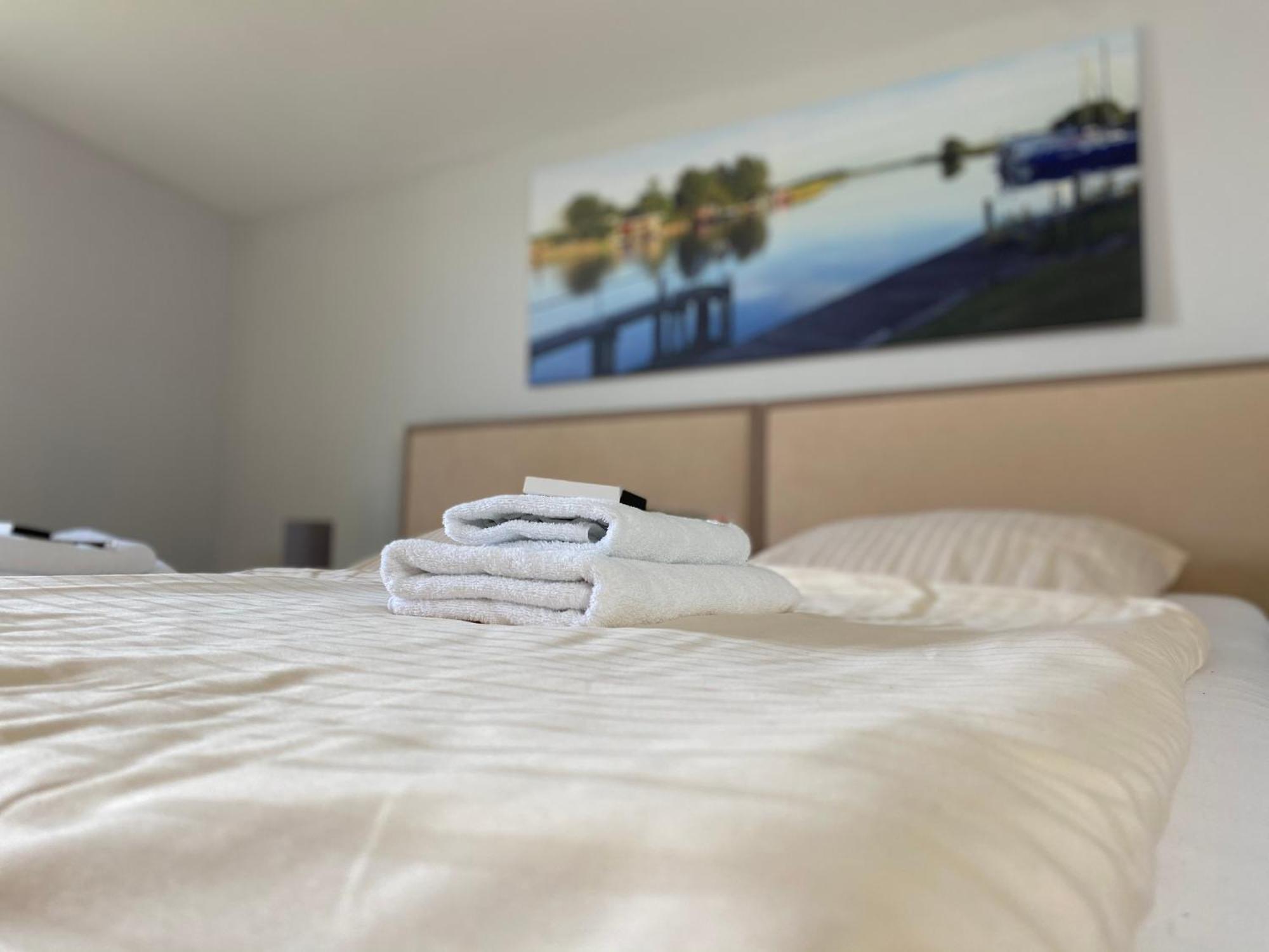 Zum Alten Faehrhaus - Bed & Breakfast Wrohm ภายนอก รูปภาพ